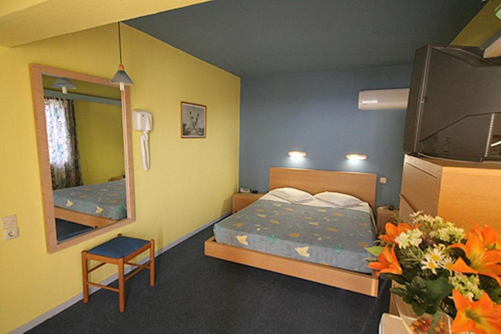 Hotel Phaedra 2*